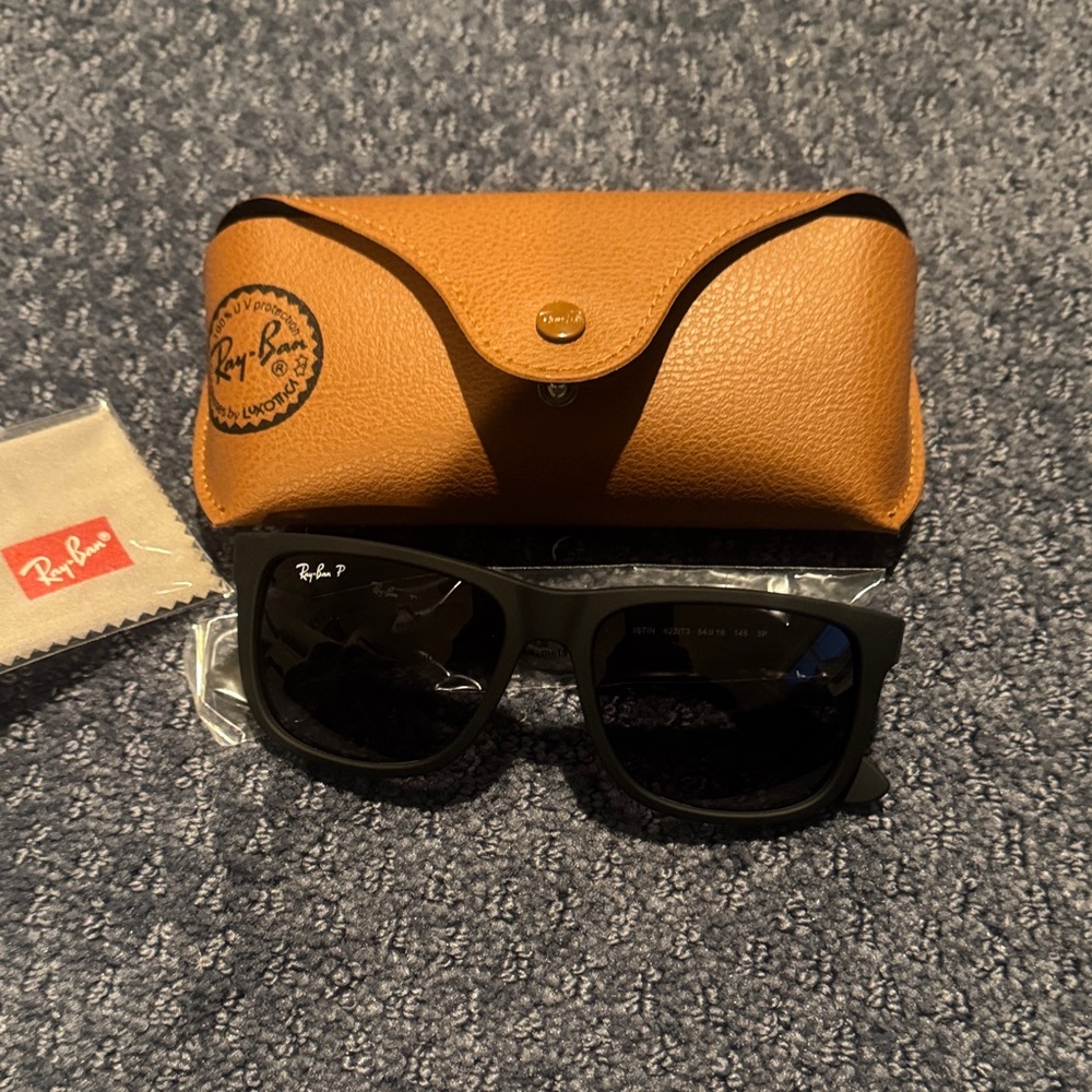Ray-Ban Black Sunglasses with Brown Case